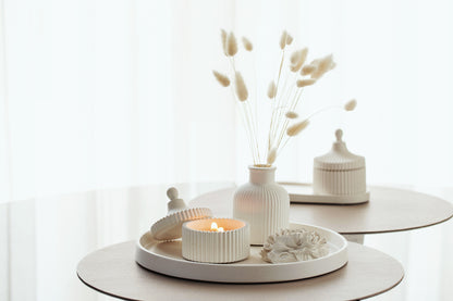 Dāvanu komplekts ar aromātisku sveci, lielu paplāti, vāzi un peonijas ziedu - Elegant Gypsum Home Decor
