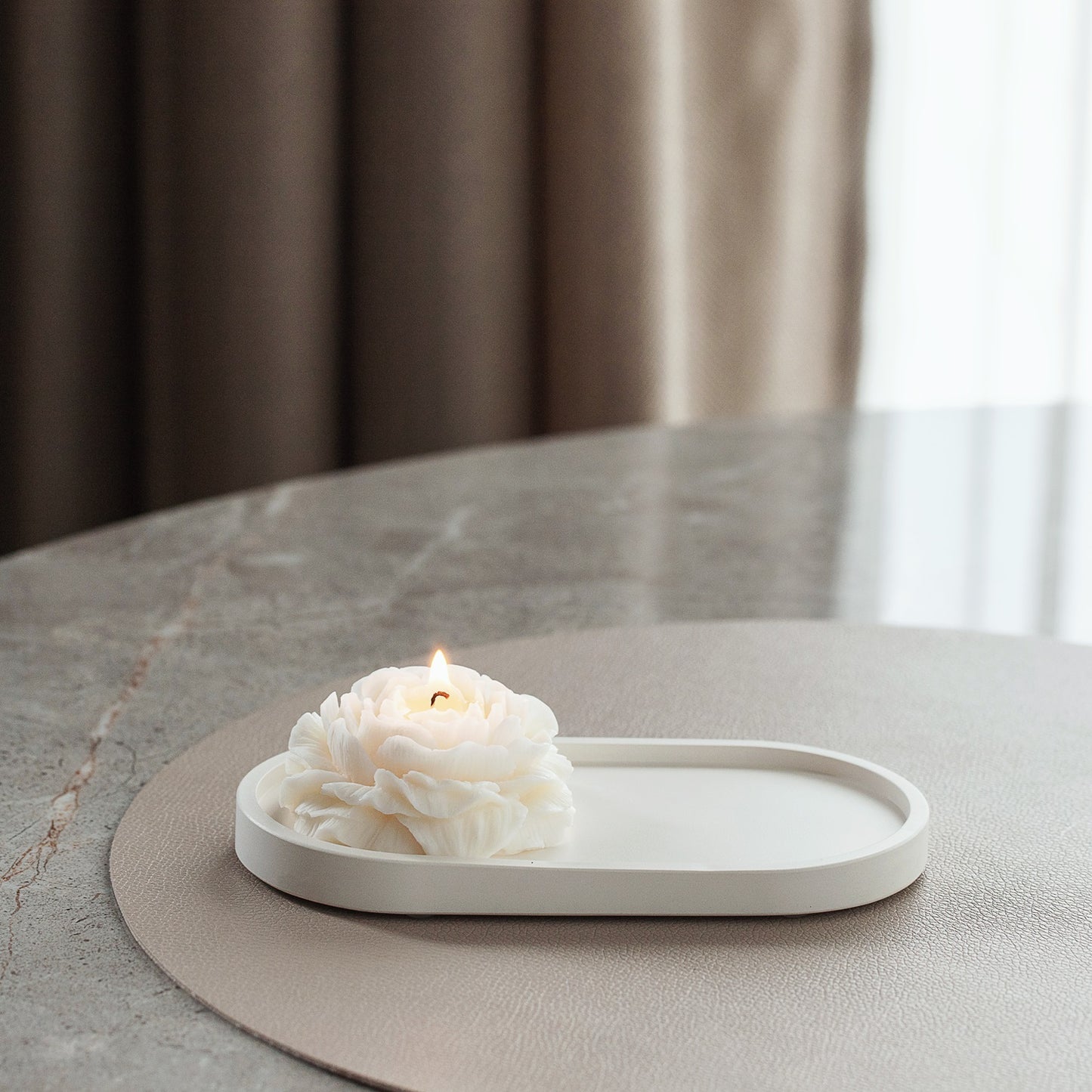 Eleganta peoniju aromātiskā svece – roku darbs, rapšu vaska svece, iekārtošanās dāvanas ideja