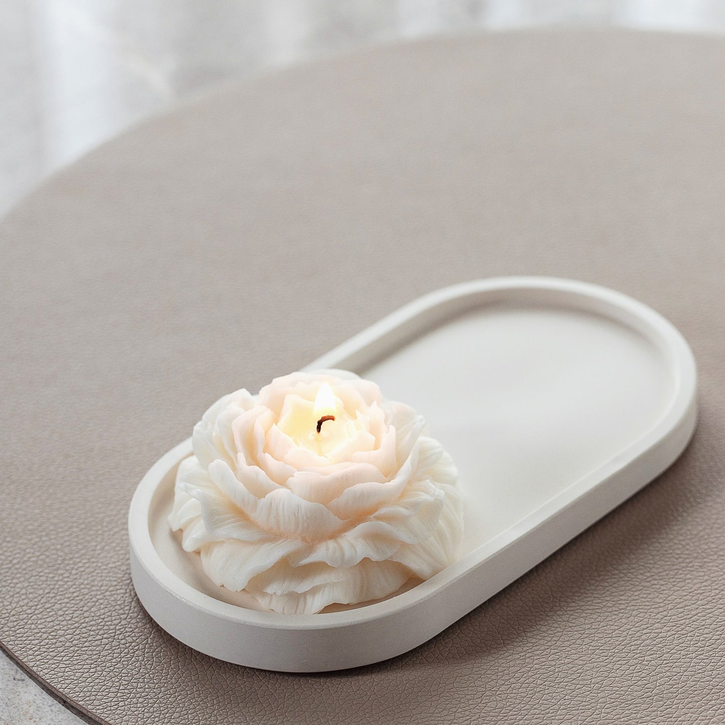 Eleganta peoniju aromātiskā svece – roku darbs, rapšu vaska svece, iekārtošanās dāvanas ideja