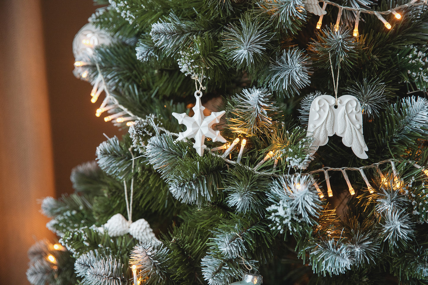 Snowflake Ornament Elegant Christmas Tree Decoration & Thoughtful Gift Idea (Set of 8)