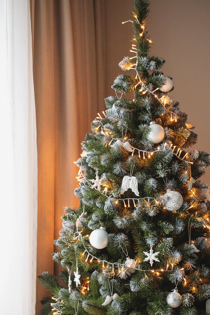 Snowflake Ornament Elegant Christmas Tree Decoration & Thoughtful Gift Idea (Set of 8)