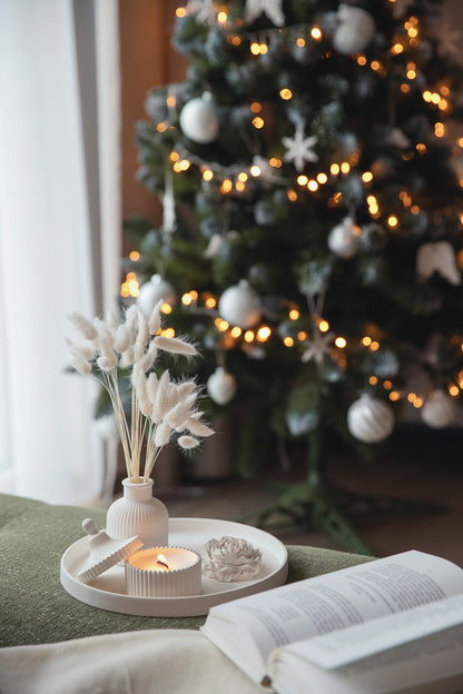 Dāvanu komplekts ar aromātisku sveci, lielu paplāti, vāzi un peonijas ziedu - Elegant Gypsum Home Decor