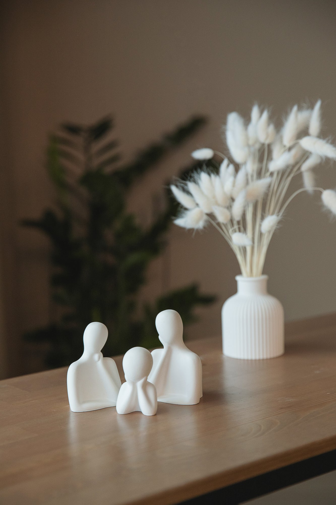 White Gypsum Family Trio Figurines, Elegant Shelf Decor Statue, Sculpture Ornament, Thoughtful Gift for Family